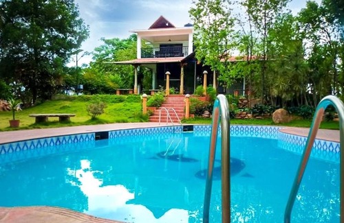 Srinivaspur Villa | Pet-Friendly BANA the Wild Waters Resort with Pool Access