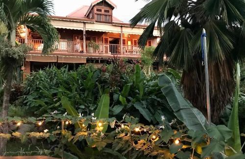 Bouillante Apartment | Oceanfront Escape at Banan Woz with Pool and 9.8 Rating