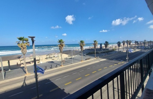Kerem HaTeimanim Apartment | Relax at Banana Beach Front Aparthotel TLV - 3BR Retreat