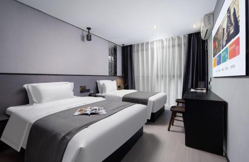 Tianhe Hotel | Family-Friendly Stay at Banana Fun Hotel Near Yantang Metro