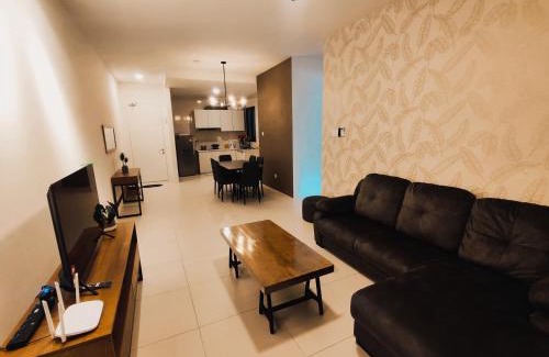 Kuching Apartment | Cozy Banana Homestay Kuching - Family-Friendly Oasis