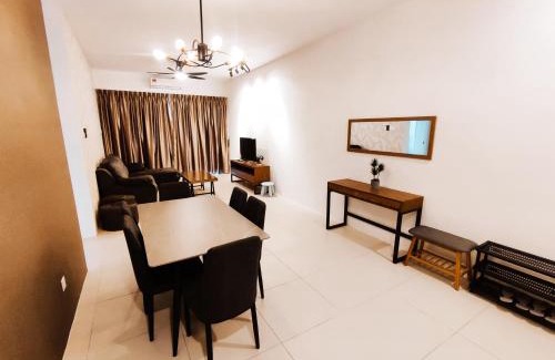 Kuching Apartment | Cozy Banana Homestay Kuching - Family-Friendly Oasis