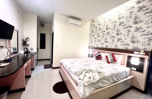 Chumphon Hotel | Family-Friendly Banana Place Resort with Breakfast Included