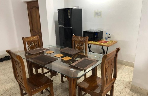 Kafrul Apartment | Private BANANI Apartment - Family-Friendly Retreat Awaits