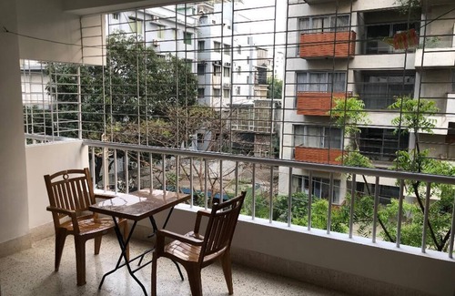 Kafrul Apartment | Private BANANI Apartment - Family-Friendly Retreat Awaits