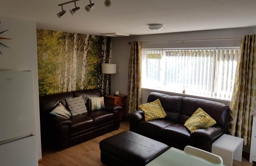 Witton Gilbert Apartment | Elegant Bancroft Apartment: Guest Rated 9.8 with Kitchen