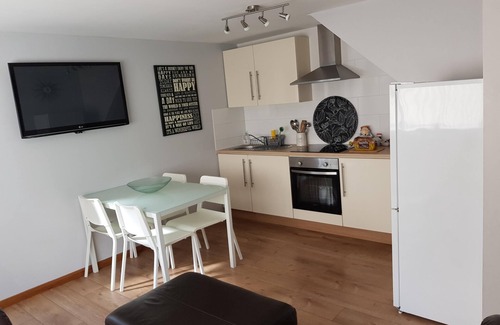 Witton Gilbert Apartment | Elegant Bancroft Apartment: Guest Rated 9.8 with Kitchen