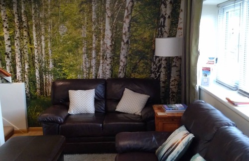 Witton Gilbert Apartment | Elegant Bancroft Apartment: Guest Rated 9.8 with Kitchen
