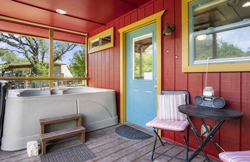 Bandera Cabin | Unforgettable Stays at Bandera Stronghold Red Cloud Resort