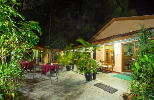 Bandipur Resort | Cozy Bandipur Mountain Resort: Family-Friendly Retreat