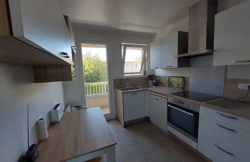 Bandol Apartment | Discover BANDOL: Family-Friendly T3 with Pool & Kitchen