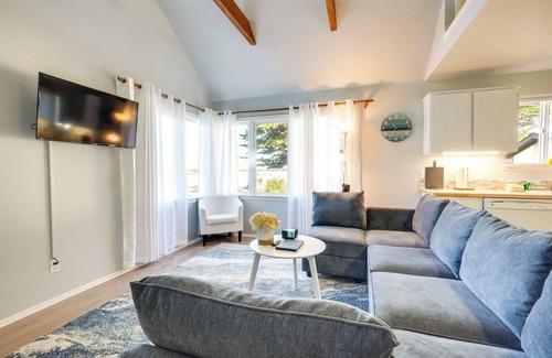 Bandon House | Cozy Bandon Beach House: Steps from Downtown & Ocean Views!