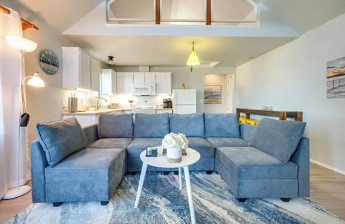 Bandon House | Cozy Bandon Beach House: Steps from Downtown & Ocean Views!