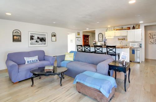Bandon House | Charming Bandon Retreat with Patio near South Jetty Park