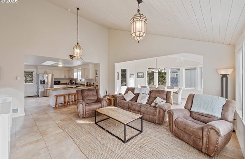 Bandon House | Bandon Seaside Escape: Spacious 4BR Getaway with Ocean Views & Large Yard