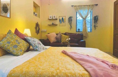 Pali Hill Apartment | Cozy Bandra Studio near Carter Road with Pet-Friendly Amenities
