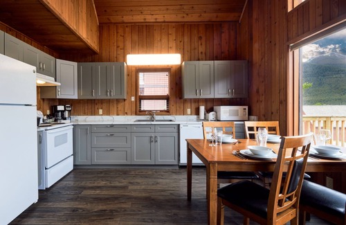 Canmore Cabin | Escape to Banff Gate Mountain Resort: Family-Friendly Retreat