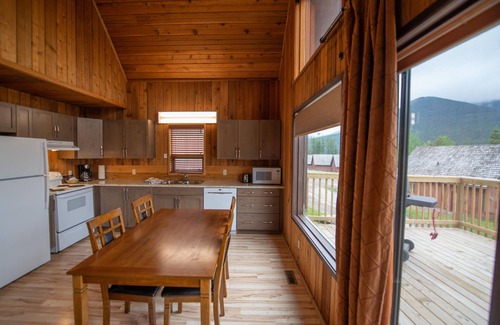 Canmore Cabin | Escape to Banff Gate Mountain Resort: Family-Friendly Retreat