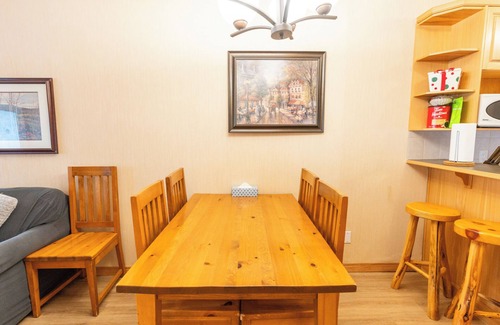 Harvie Heights House | Cozy Banff Woods Lodge with Hot Tub & Kitchen Near Canmore