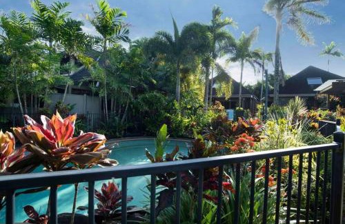 Mission Beach House | Beachfront Bungalow with Pool and Ocean Views at Banfield No 2