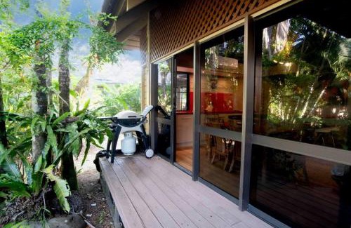 Mission Beach House | Beachfront Bungalow with Pool and Ocean Views at Banfield No 2