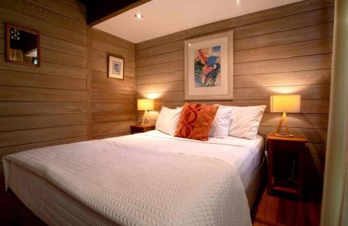 Mission Beach House | Beachfront Bungalow with Pool and Ocean Views at Banfield No 2
