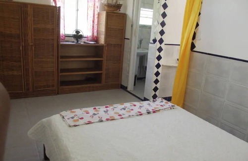 Itaparica House | Cozy Bungalow with Suite, Living Room & Child-Friendly Amenities