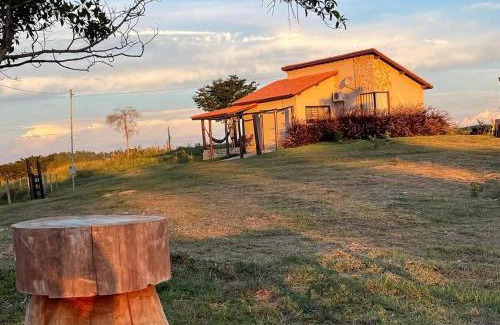 Sao Thome das Letras House | Pet-Friendly Bangalô de Pedras with Hot Tub & Family Comfort