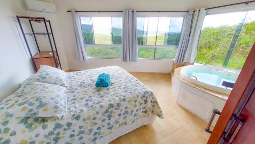 Sao Jorge Cabin | Eco-Friendly Bangalô São Jorge with Hot Tub & Breakfast