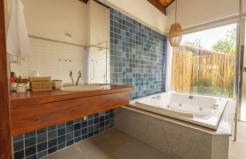 Praia dos Carneiros Hotel | Relax at Bangalôs do Gameleiro: Poolside Retreat Awaits