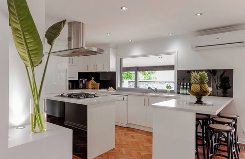 Frankston South House | Bangalay Palms 4BR with Pool