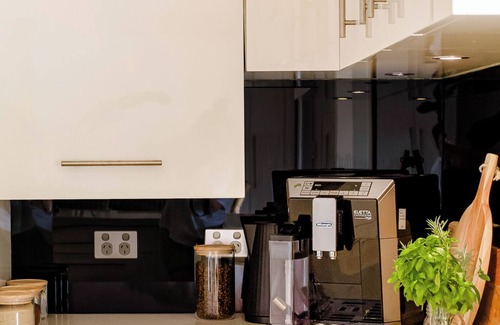 Frankston South House | Bangalay Palms 4BR with Pool