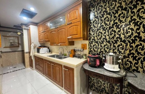 Khlong Chaokhunsing Villa | Elegant Bangkok Villa with Three Bedrooms and Parking Space
