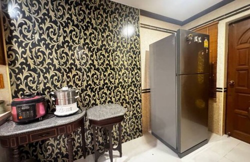 Khlong Chaokhunsing Villa | Elegant Bangkok Villa with Three Bedrooms and Parking Space