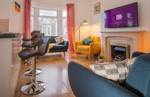 Roath Apartment | Bangor Street Lofts (Sleeps 9)
