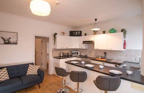 Roath Apartment | Bangor Street Lofts (Sleeps 9)