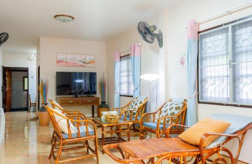 Phongprasan House | Discover Bangsaphan Paradise Brown House: A 4-Star Retreat