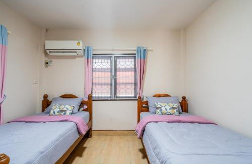 Phongprasan House | Discover Bangsaphan Paradise Brown House: A 4-Star Retreat