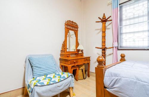 Phongprasan House | Discover Bangsaphan Paradise Brown House: A 4-Star Retreat
