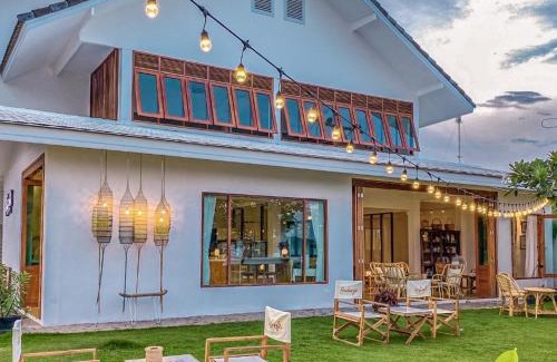 Mae Ram Phueng Hotel | Relax at Bangsaphan Resort with Oceanfront Pool Access