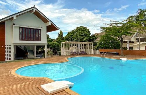 Mae Ram Phueng Hotel | Relax at Bangsaphan Resort with Oceanfront Pool Access