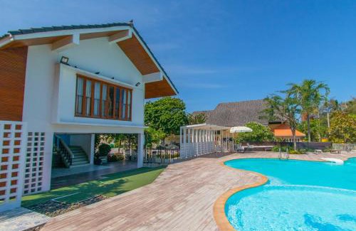 Mae Ram Phueng Hotel | Relax at Bangsaphan Resort with Oceanfront Pool Access