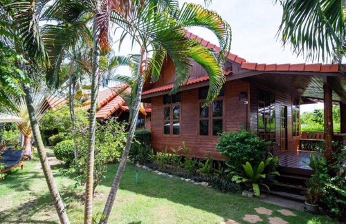 Bang Sare Resort | Oceanfront Bangsaray Village Resort with Pool & Family Amenities