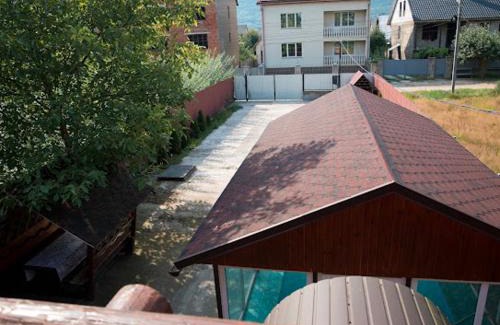 Nyzhnje Selyshche House | Explore Banik: Pet Friendly with Pool & Hot Tub Delight