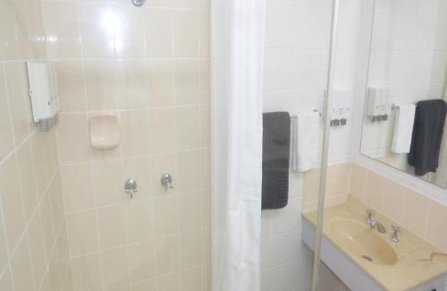 Rosslea Hotel | Relaxing Stay at Banjo Paterson Motor Inn with Ocean Views