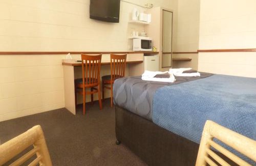 Rosslea Hotel | Relaxing Stay at Banjo Paterson Motor Inn with Ocean Views