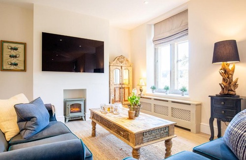 Fairford House | Premier Family Retreat at Bank House - 4 Star Rated!
