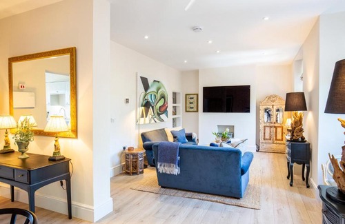 Fairford House | Premier Family Retreat at Bank House - 4 Star Rated!