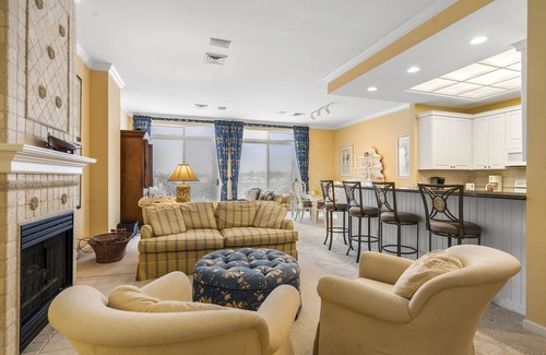 Harbor Springs Condo | Elegant Bay View Penthouse Suite with Full Amenities