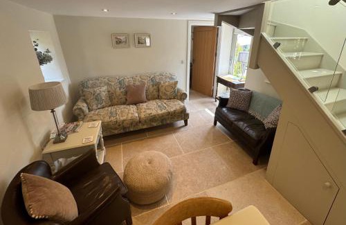 Pickering House | Cozy Bank Top Barn: Pet-Friendly Retreat for Two